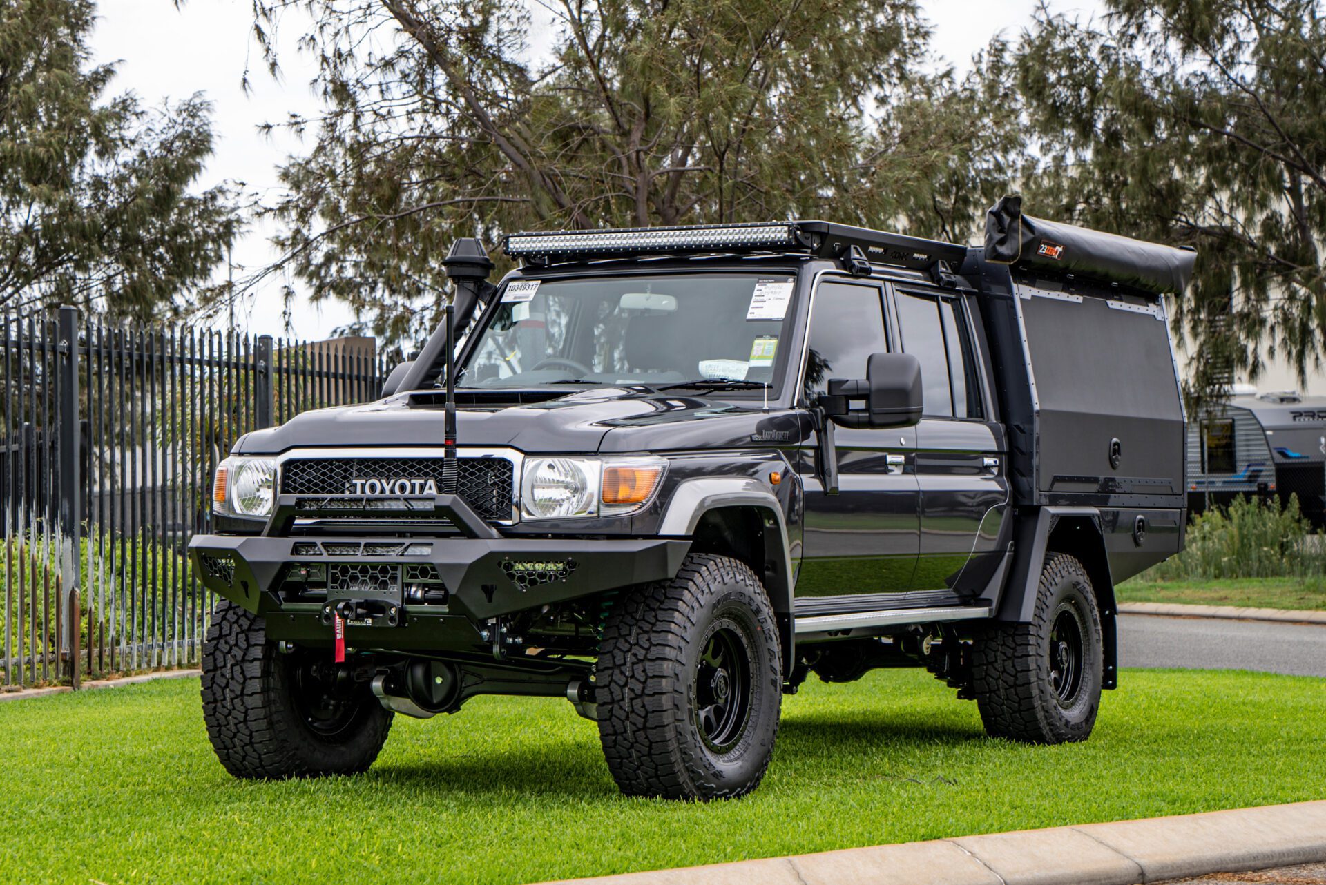 Read more about the article 79 Series Landcruiser  Graphite GTX Canopy