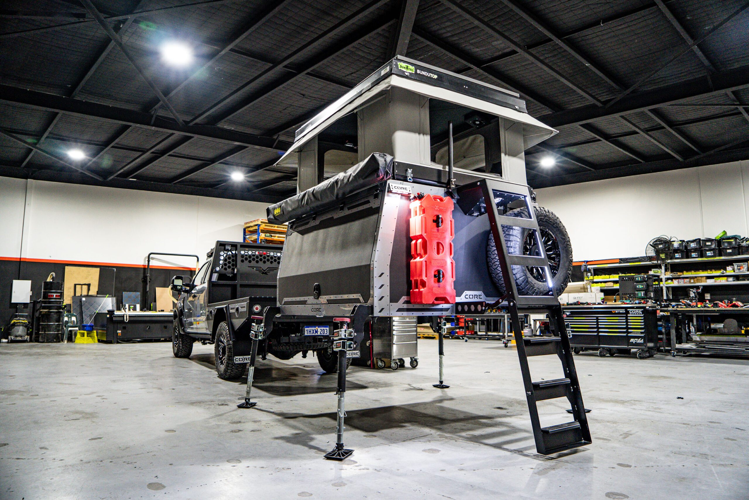 Read more about the article Ford F350 – GTU Lift Off Canopy