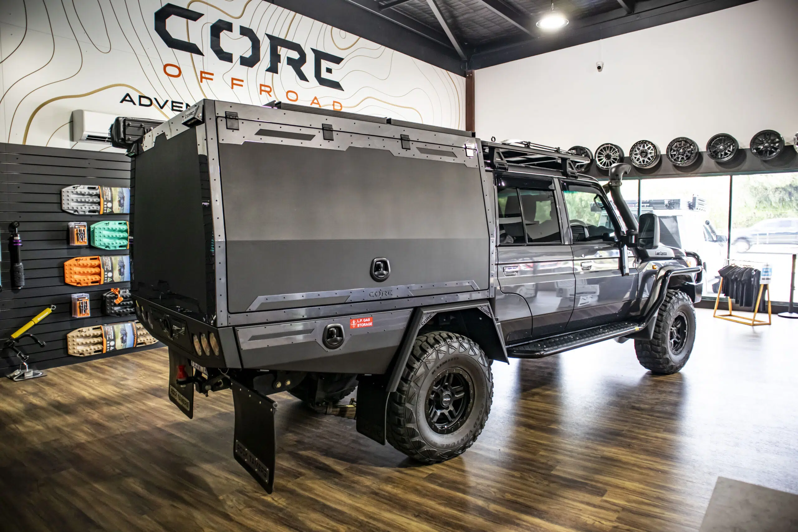 Read more about the article 79 Series Dual Cab – GTX Canopy Build